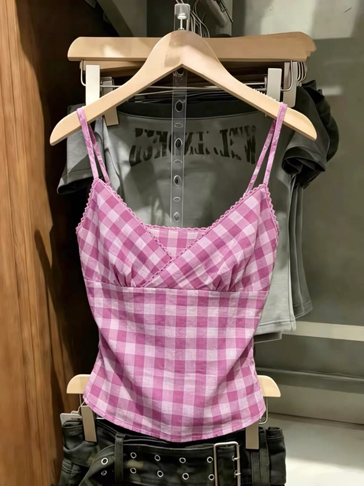 Korean-style blue plaid V-neck sleeveless camisole – a unique and stylish summer top for women (2026 new arrival) suitable for wearing on its own.