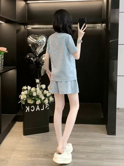 2025 Summer Comfortable Lazy Style Leisure Sports Suit Women's Fashionable Age-Reducing Slim Short-sleeved T-shirt Shorts Two-piece Set