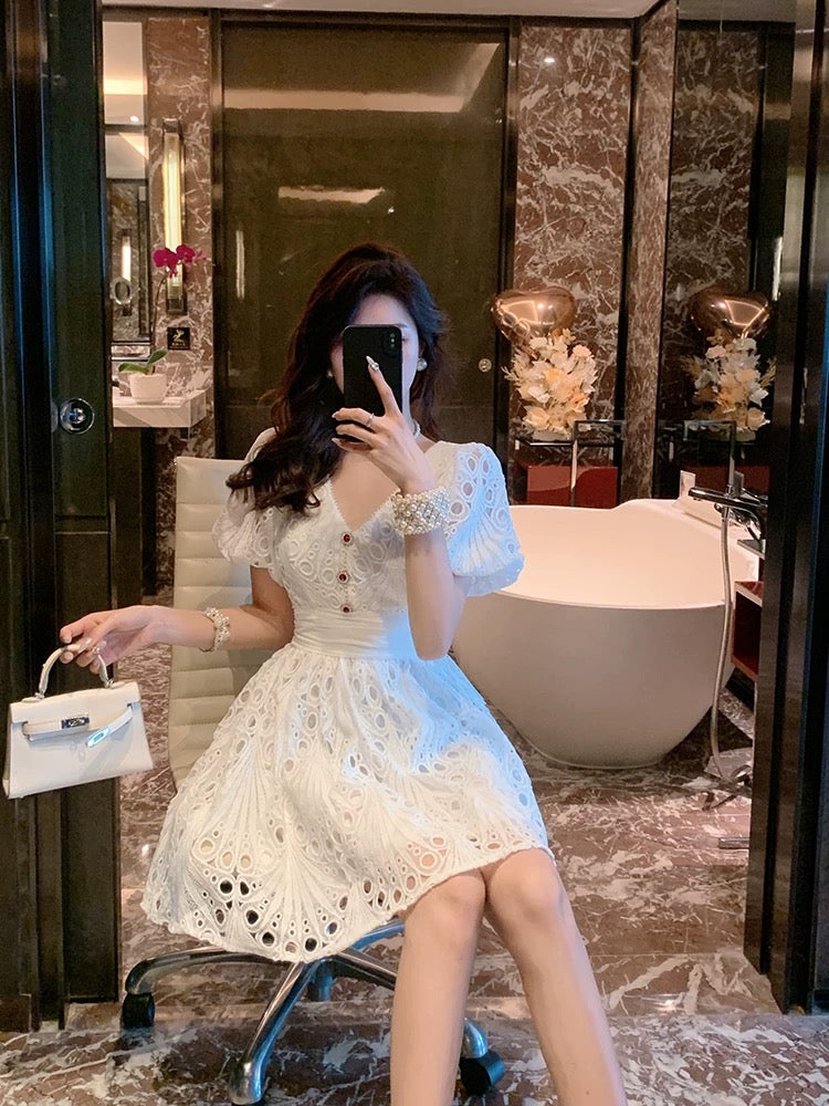 BETTER LS High-end hollow lace v-neck small fragrant puff sleeve dress can be worn as a small dress at ordinary times