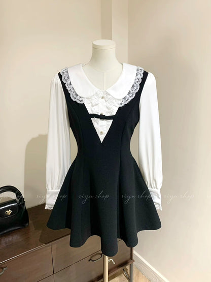 New Little Hepburn Style/Fleece-lined! A stunningly fitted black dress with a lace Peter Pan collar and a layered design, featuring long sleeves.