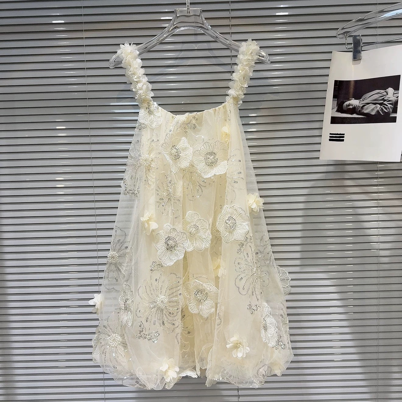 Internet celebrity style 2025 summer new style sweet small fragrance style sequin embroidered flower fluffy mesh outer lining dress