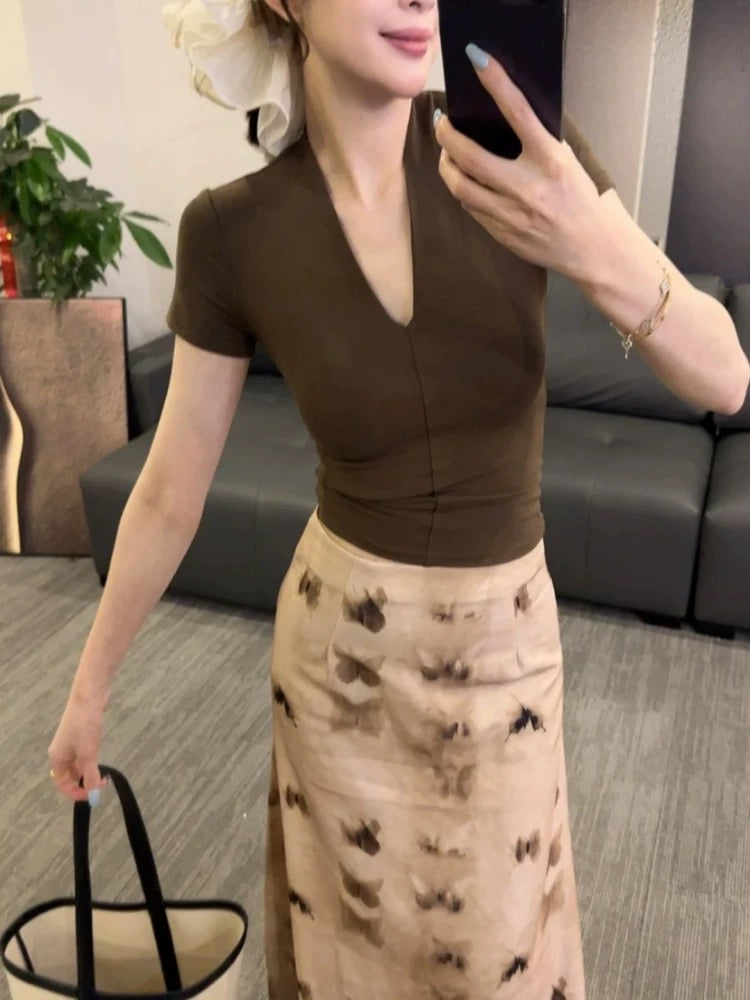 This year's popular coffee color V-neck short-sleeved T-shirt for women 2025 summer new style slimming super beautiful unique beautiful tops