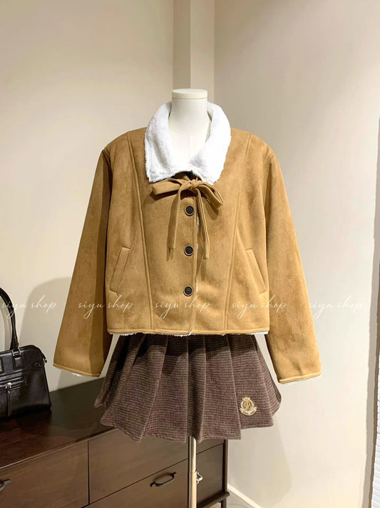 Brown fur-lined short coat with a turn-down collar and fleece lining; youthful and sweet autumn/winter coat for women.