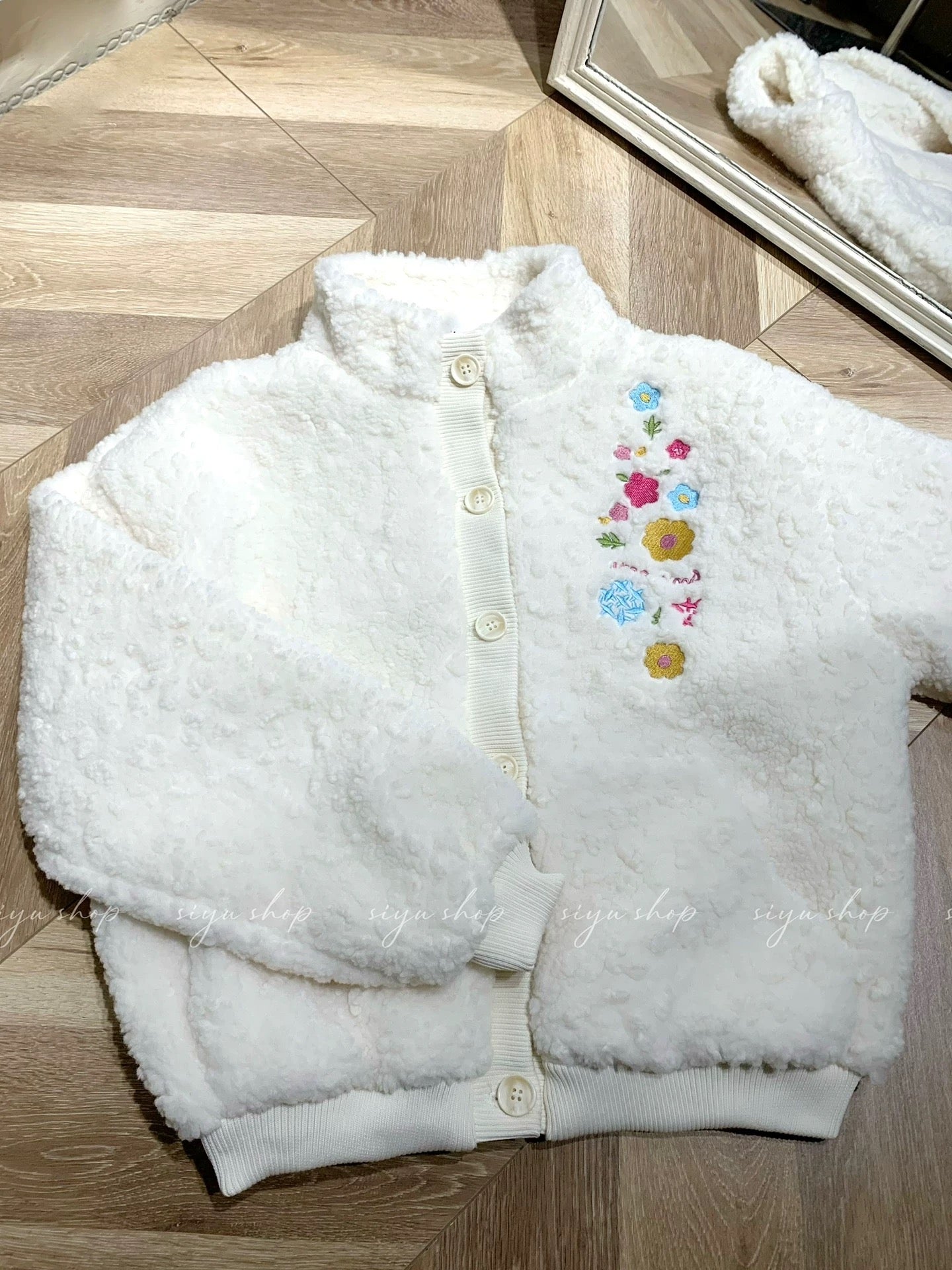 Casual and versatile floral embroidered knit patchwork stand collar fur coat, loose fit, warm for autumn and winter.
