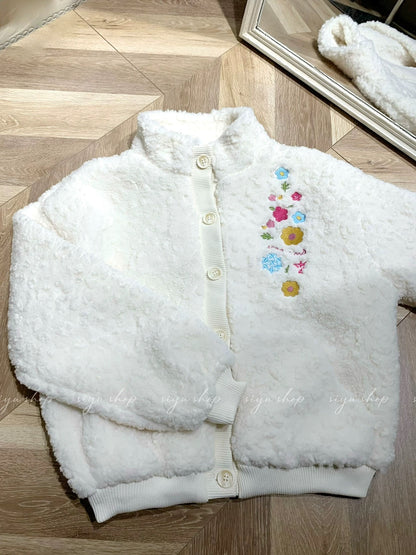 Casual and versatile floral embroidered knit patchwork stand collar fur coat, loose fit, warm for autumn and winter.