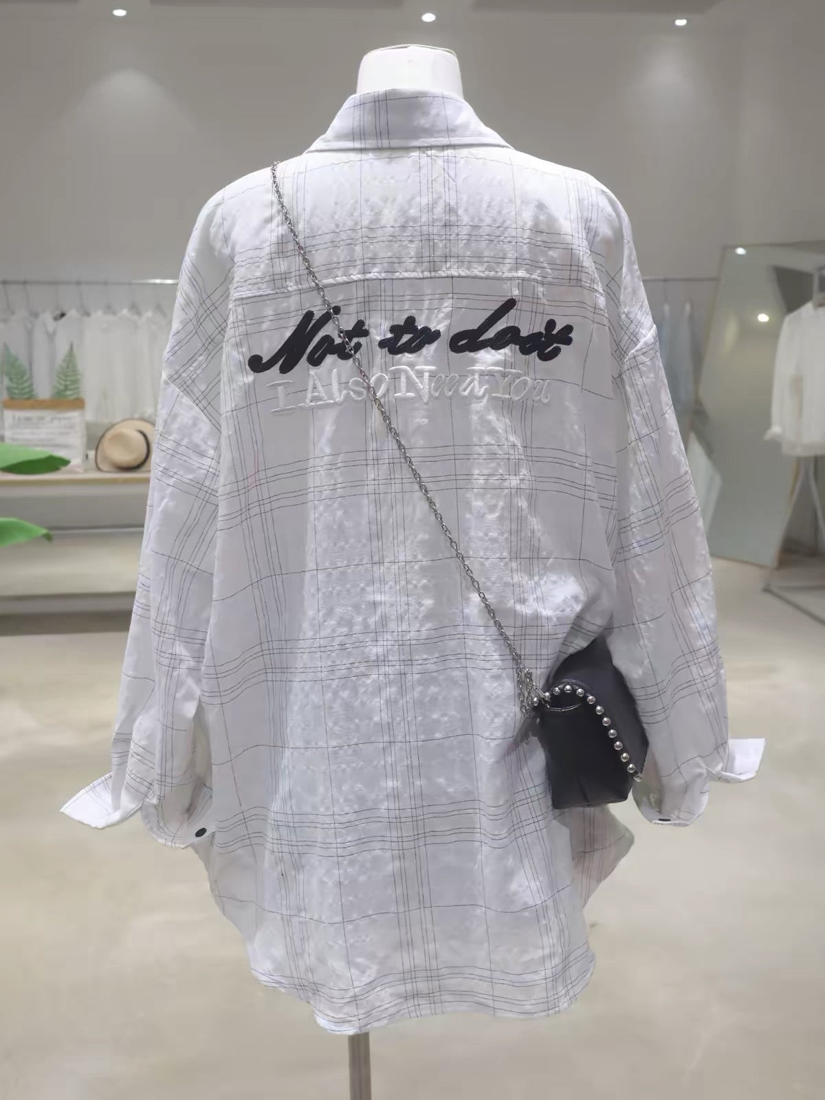 Korean-style breathable cotton plaid long-sleeve shirt for women; loose, mid-length fit; featuring elaborate, dimensional letter embroidery (Summer 2026).