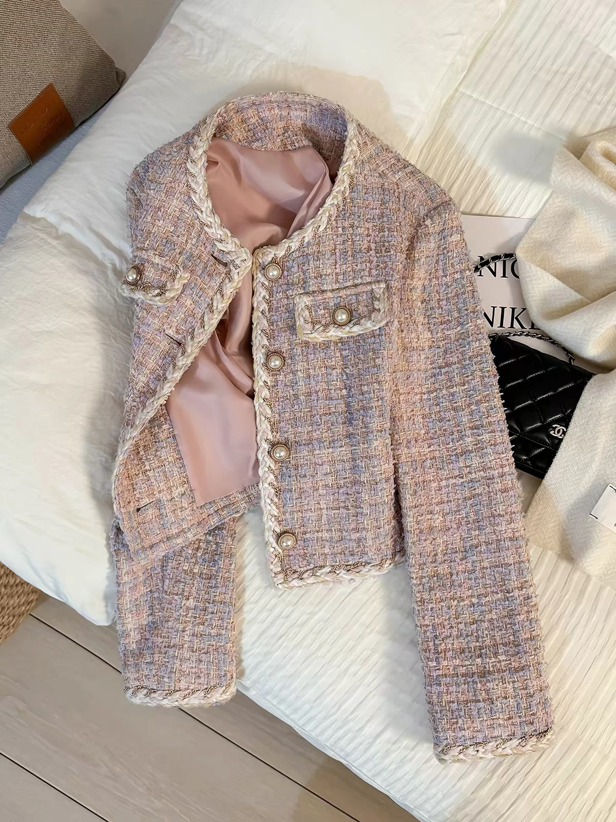 Women's exquisite mauve-pink tweed short jacket—a stylish, versatile "-style" piece for Autumn/Winter 2026.