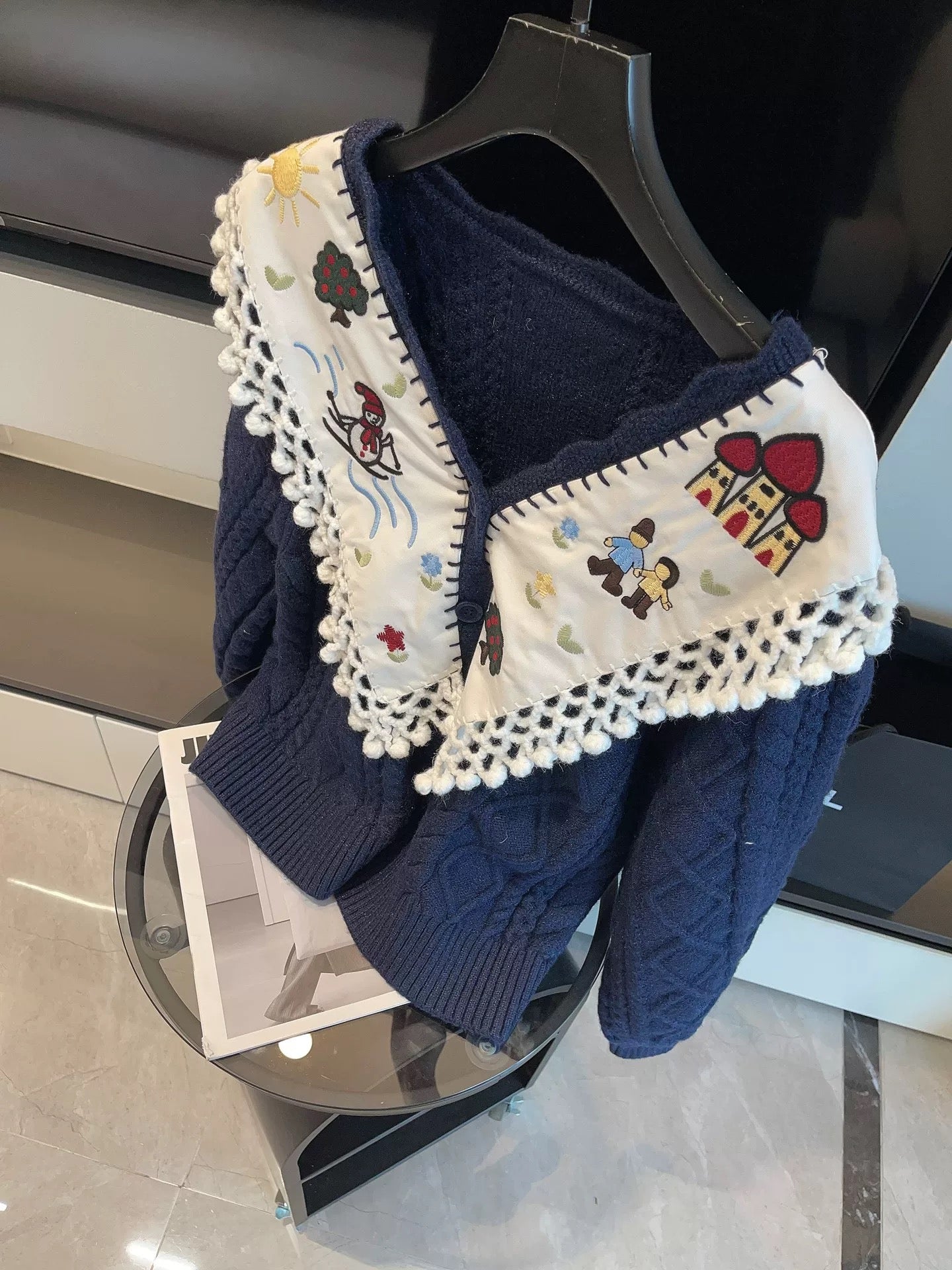JULY START Shenzhen European Goods ~ High-quality heavy-duty embroidered tassel V-neck knitted sweater cardigan with large lapel