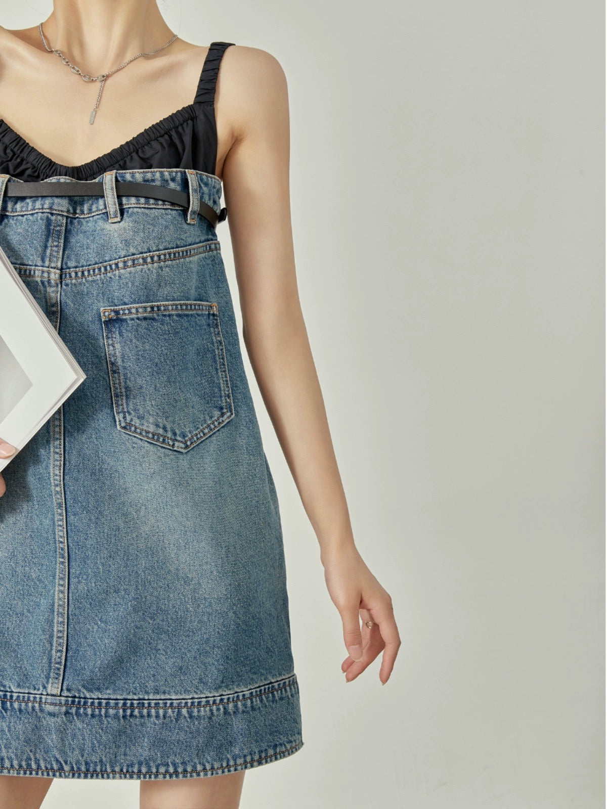 Zhou Liwu's beautiful dress for women's summer new style denim deconstructed stitching fake two-piece skirt women's niche design sense