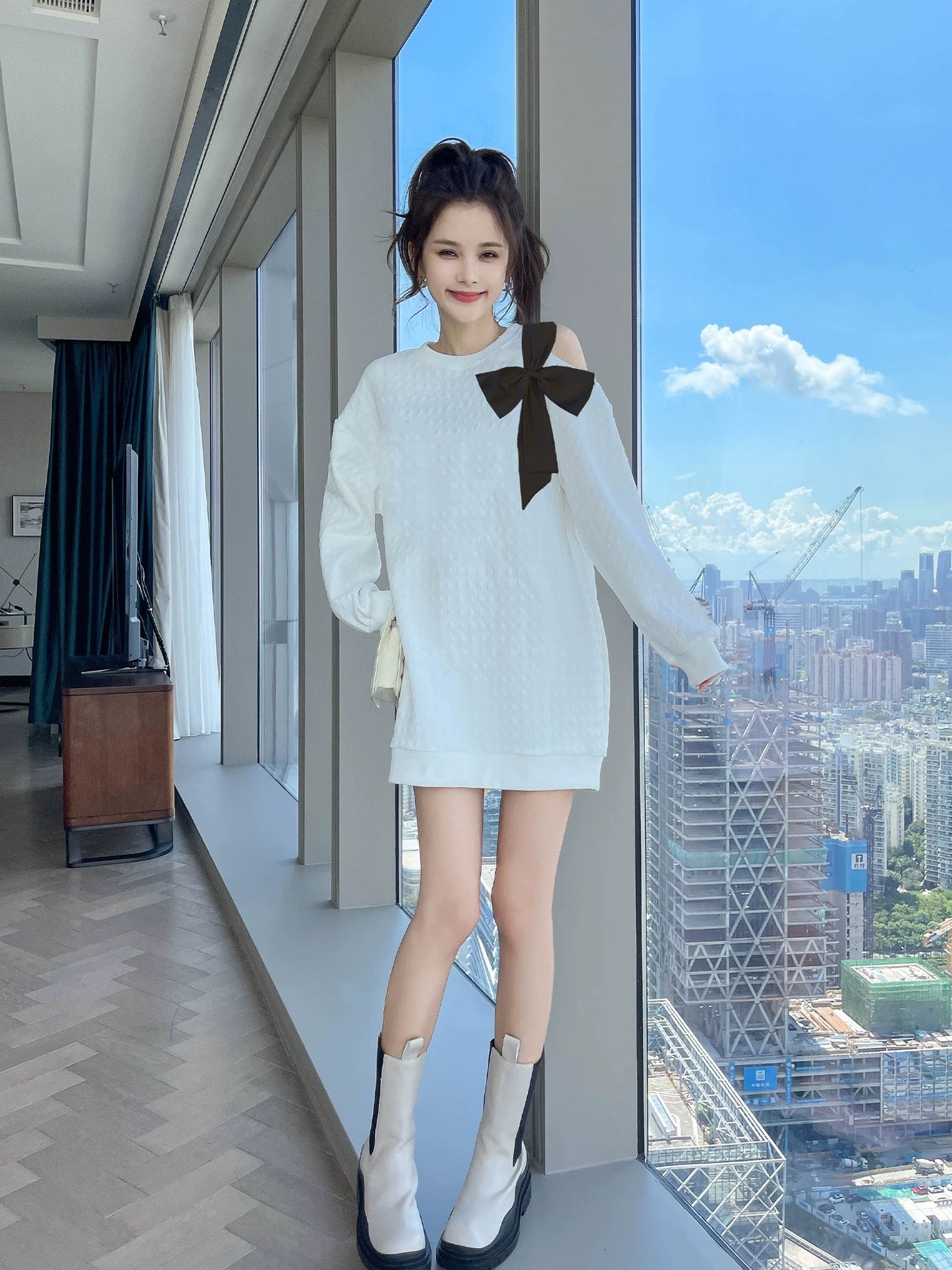 Small dress autumn women's 2024 new white sweatshirt dress autumn this year's most popular skirt