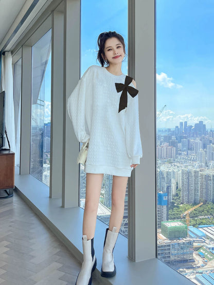 Small dress autumn women's 2024 new white sweatshirt dress autumn this year's most popular skirt