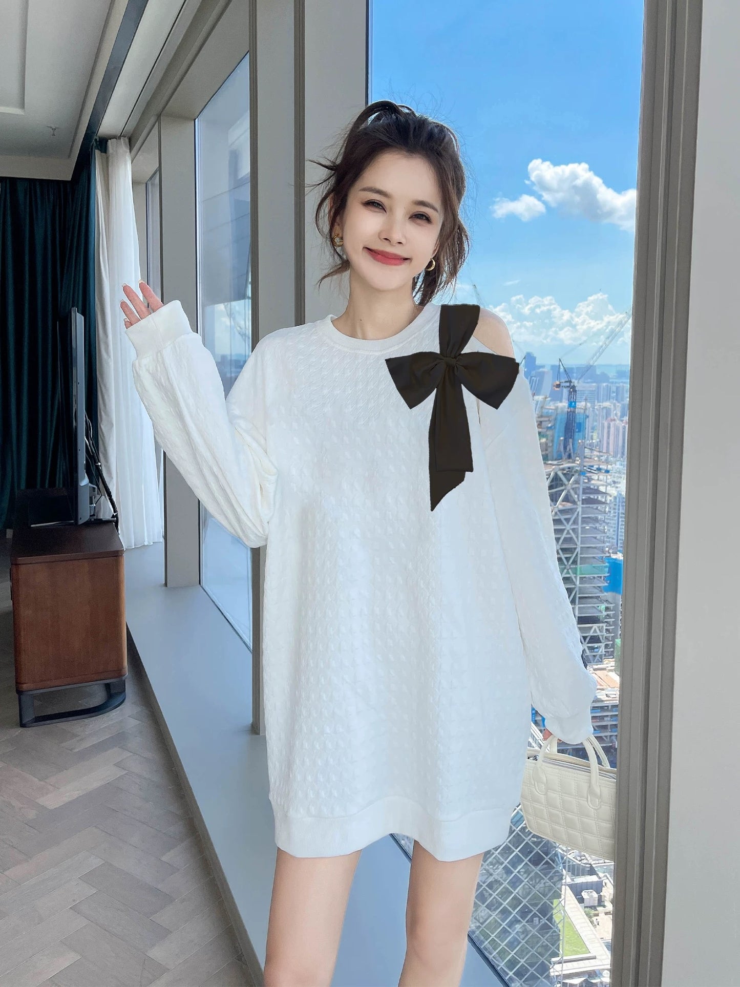 Small dress autumn women's 2024 new white sweatshirt dress autumn this year's most popular skirt