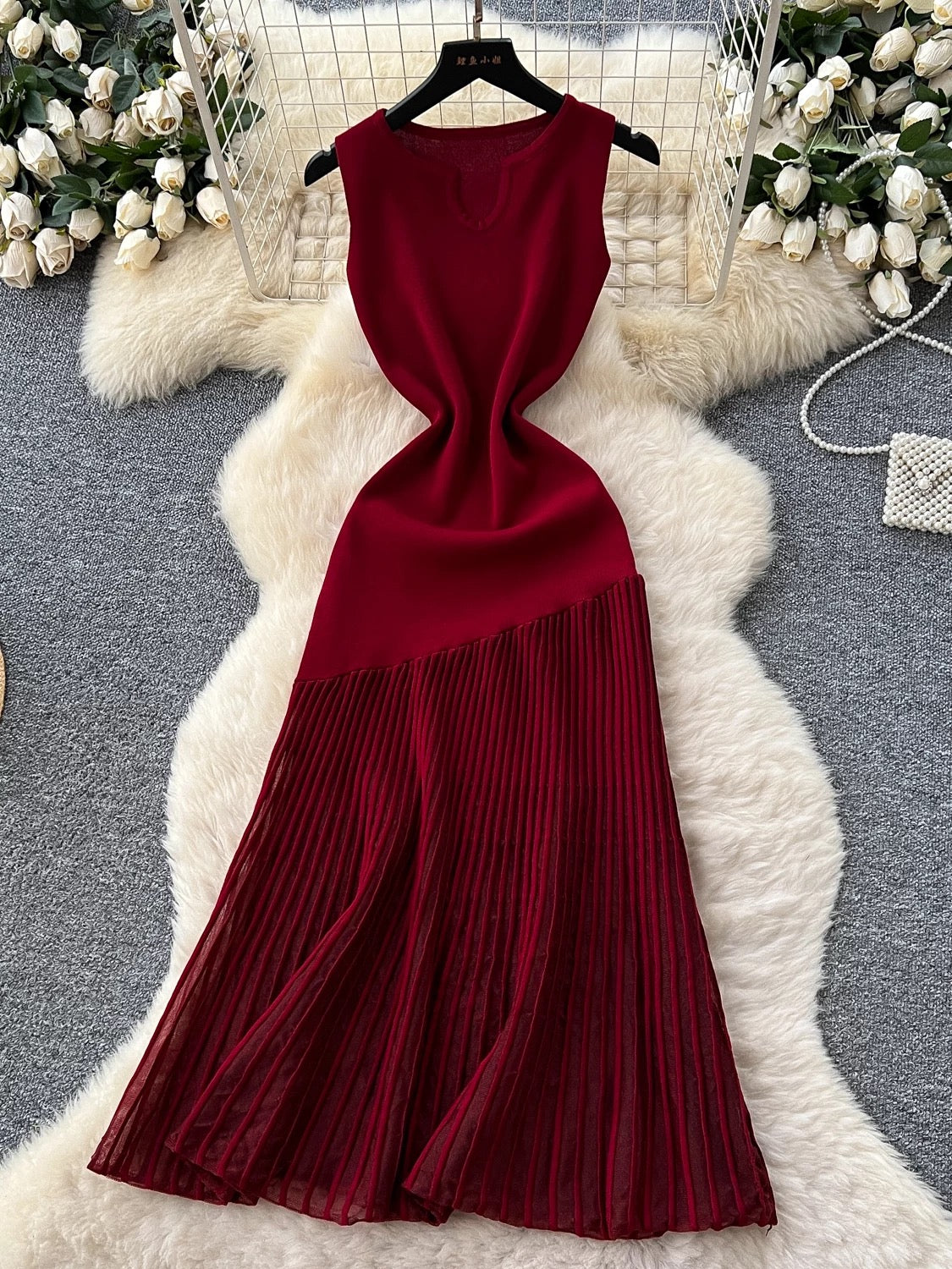 High-end knitted patchwork irregular mesh dress for women, summer French style, slimming and elegant sleeveless long dress.