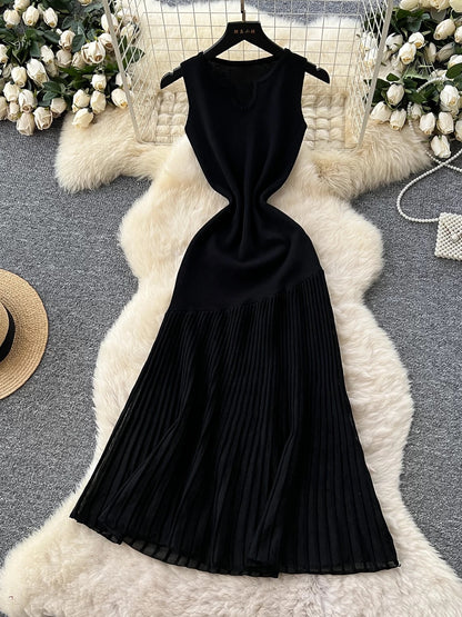 High-end knitted patchwork irregular mesh dress for women, summer French style, slimming and elegant sleeveless long dress.