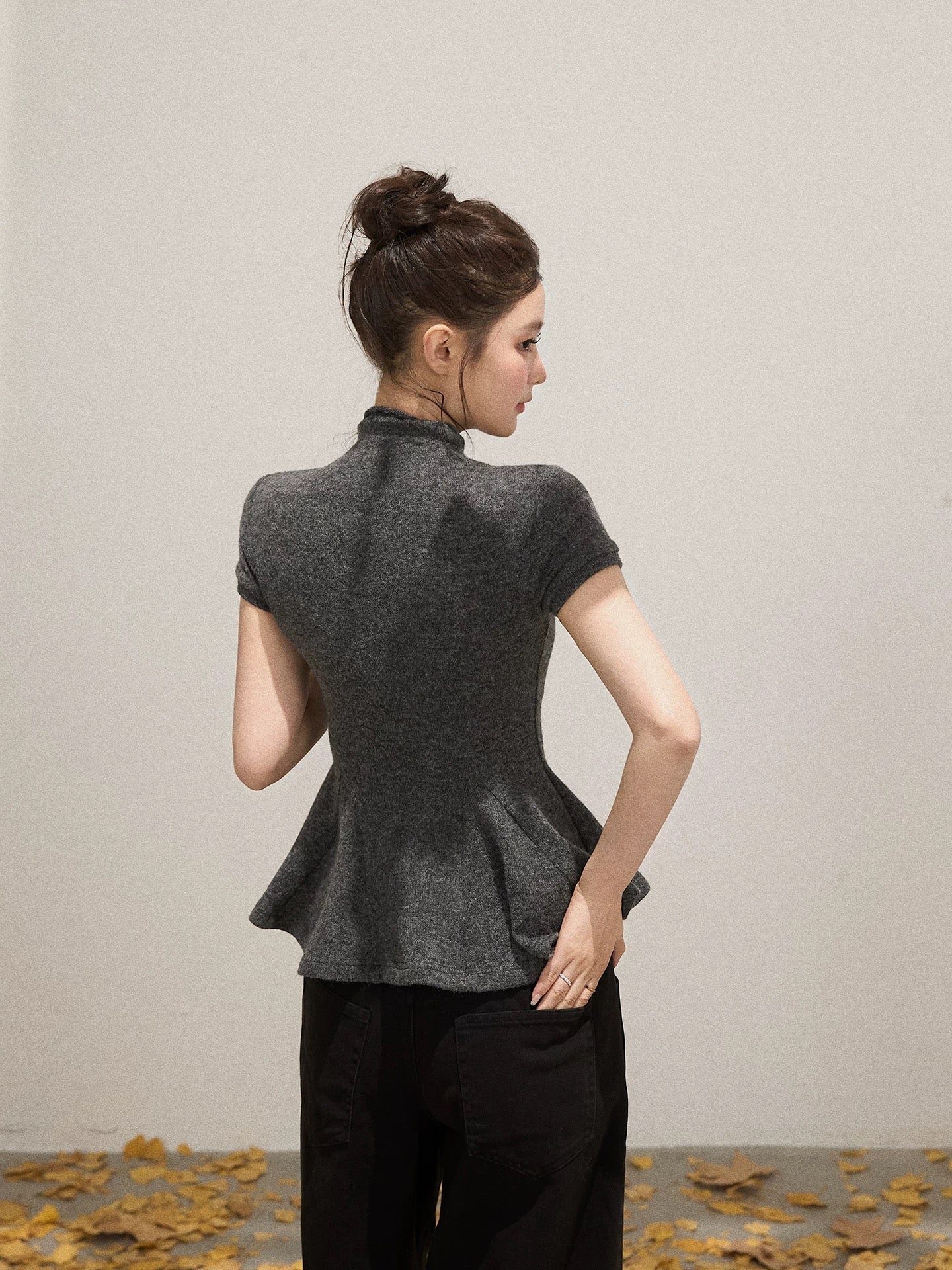 Xie Bu Rou Half-high collar ruffled temperament knitted short-sleeved T-shirt women's early autumn solid color casual waist slimming top