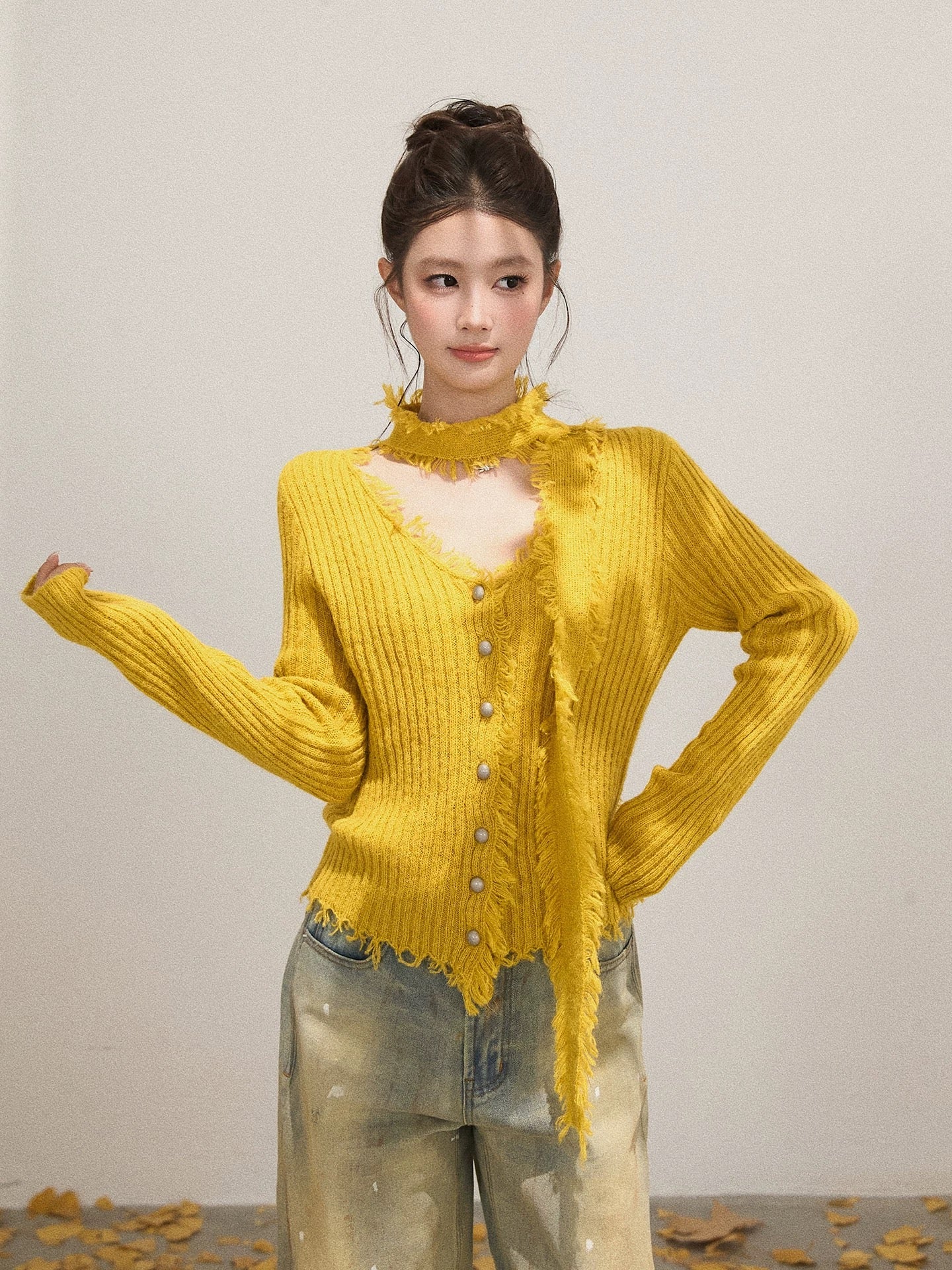 Xie Bu Rou tassel raw edge V-neck long-sleeved knitted sweater for women autumn design with ribbon waist slim fit top