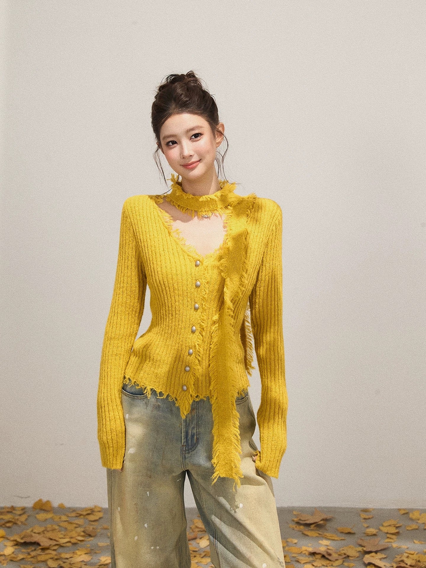 Xie Bu Rou tassel raw edge V-neck long-sleeved knitted sweater for women autumn design with ribbon waist slim fit top
