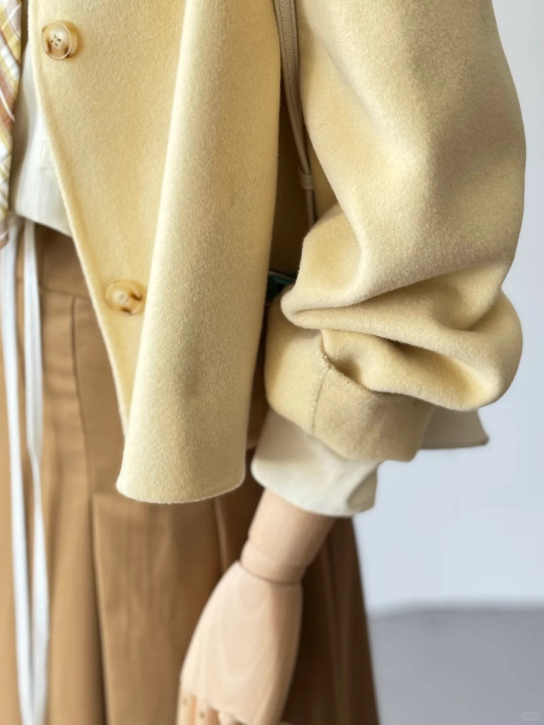 2024 winter cream yellow short Korean version loose woolen coat female college style wear temperament stylish woolen coat