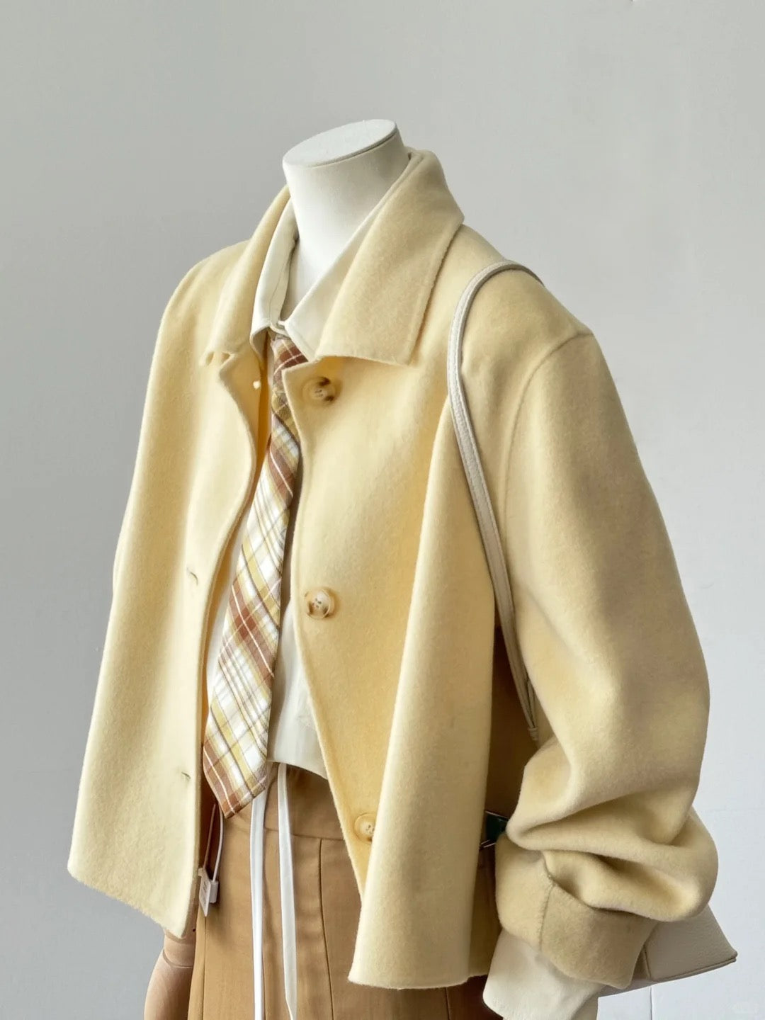 2024 winter cream yellow short Korean version loose woolen coat female college style wear temperament stylish woolen coat
