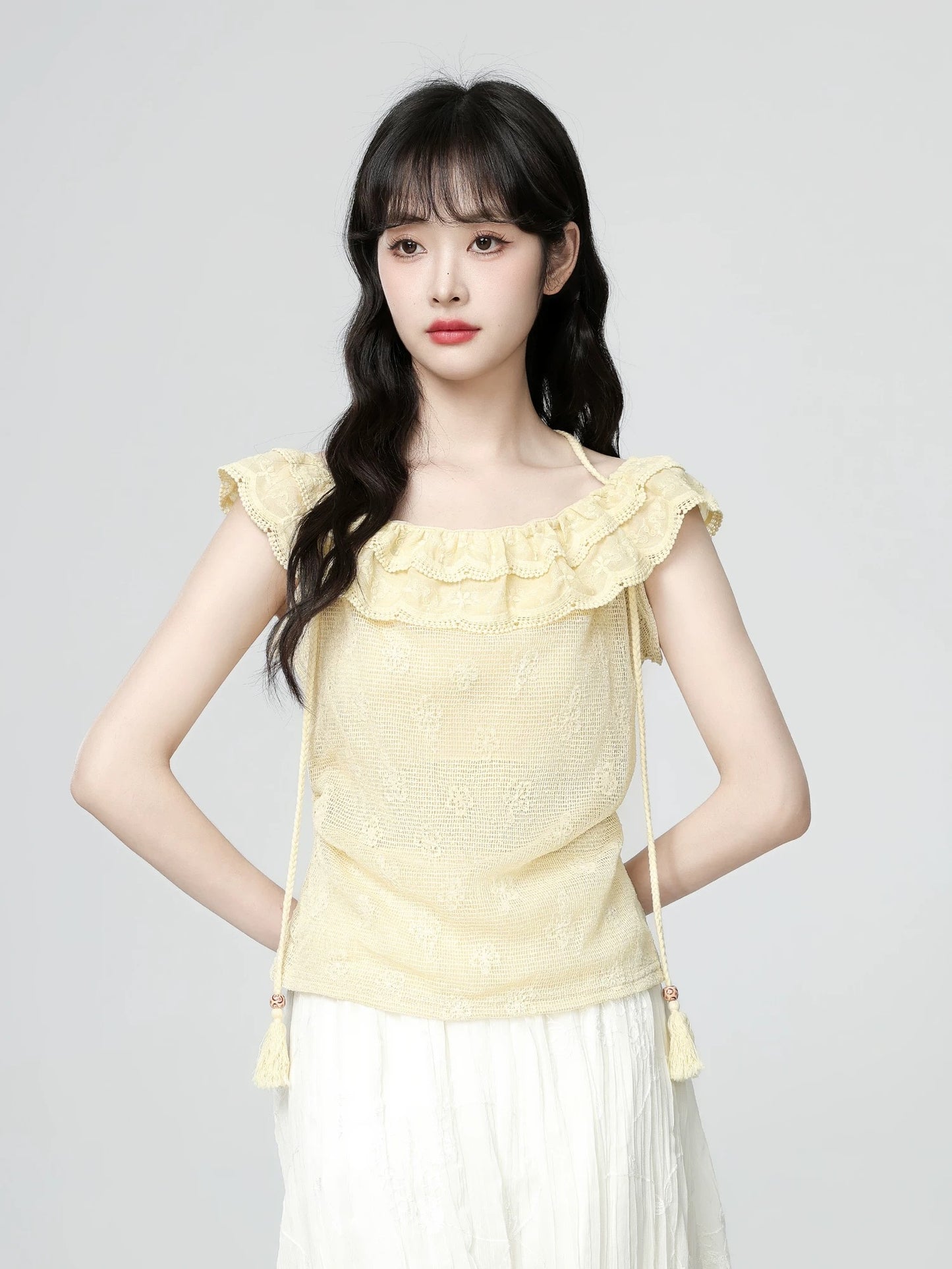 French style one-shoulder ruffled sleeveless sweater for women summer 2025 new halter neck small flying sleeve short top