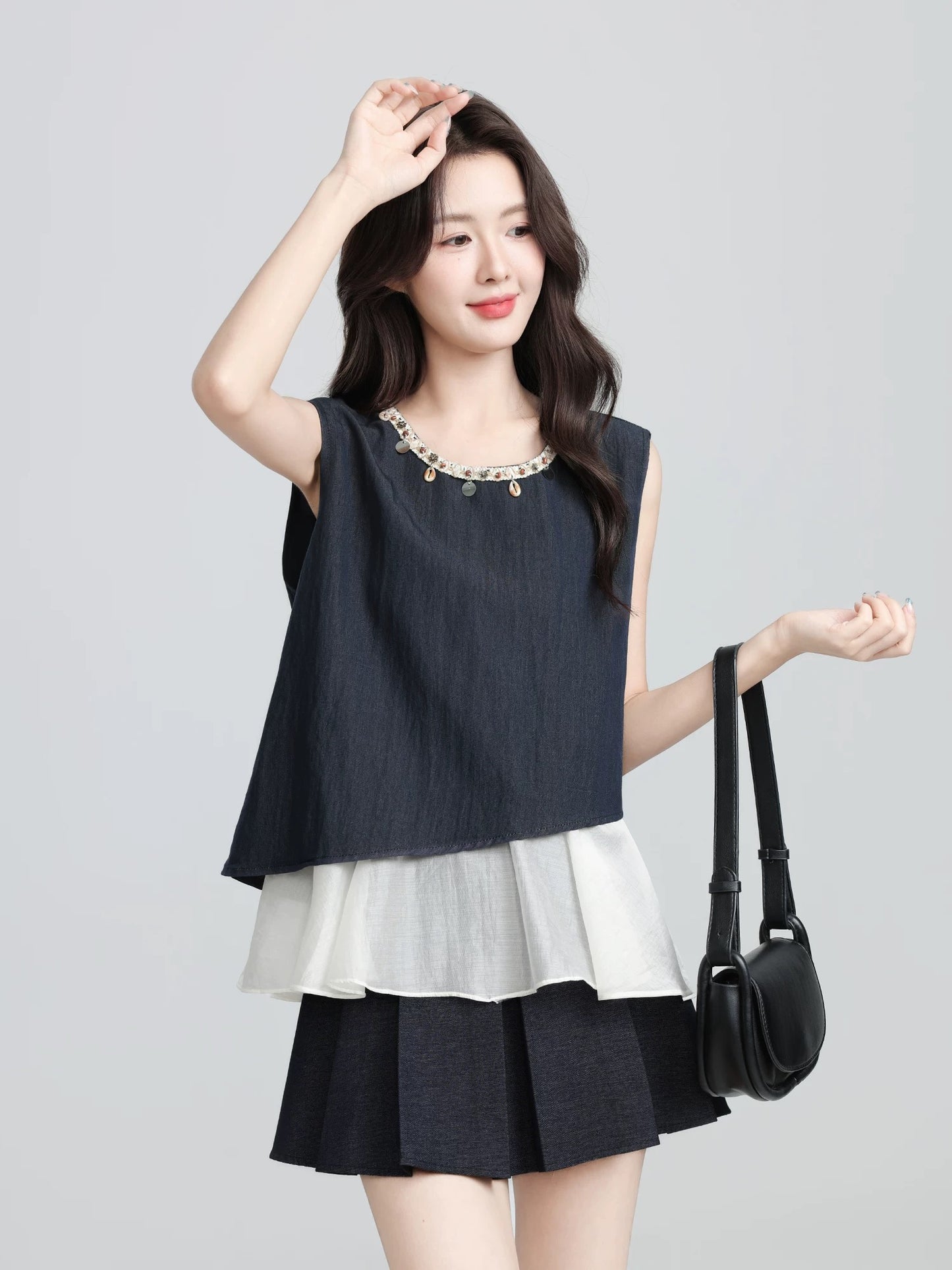 Navy blue fake two-piece vest for women 2025 summer new design contrast color stitching sleeveless shirt round neck top