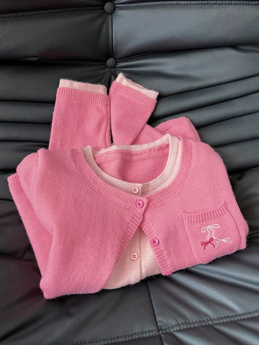 Korean school girl! Gentle fake two-piece knitted cardigan for women, new style for autumn and winter, short sweater jacket for small size