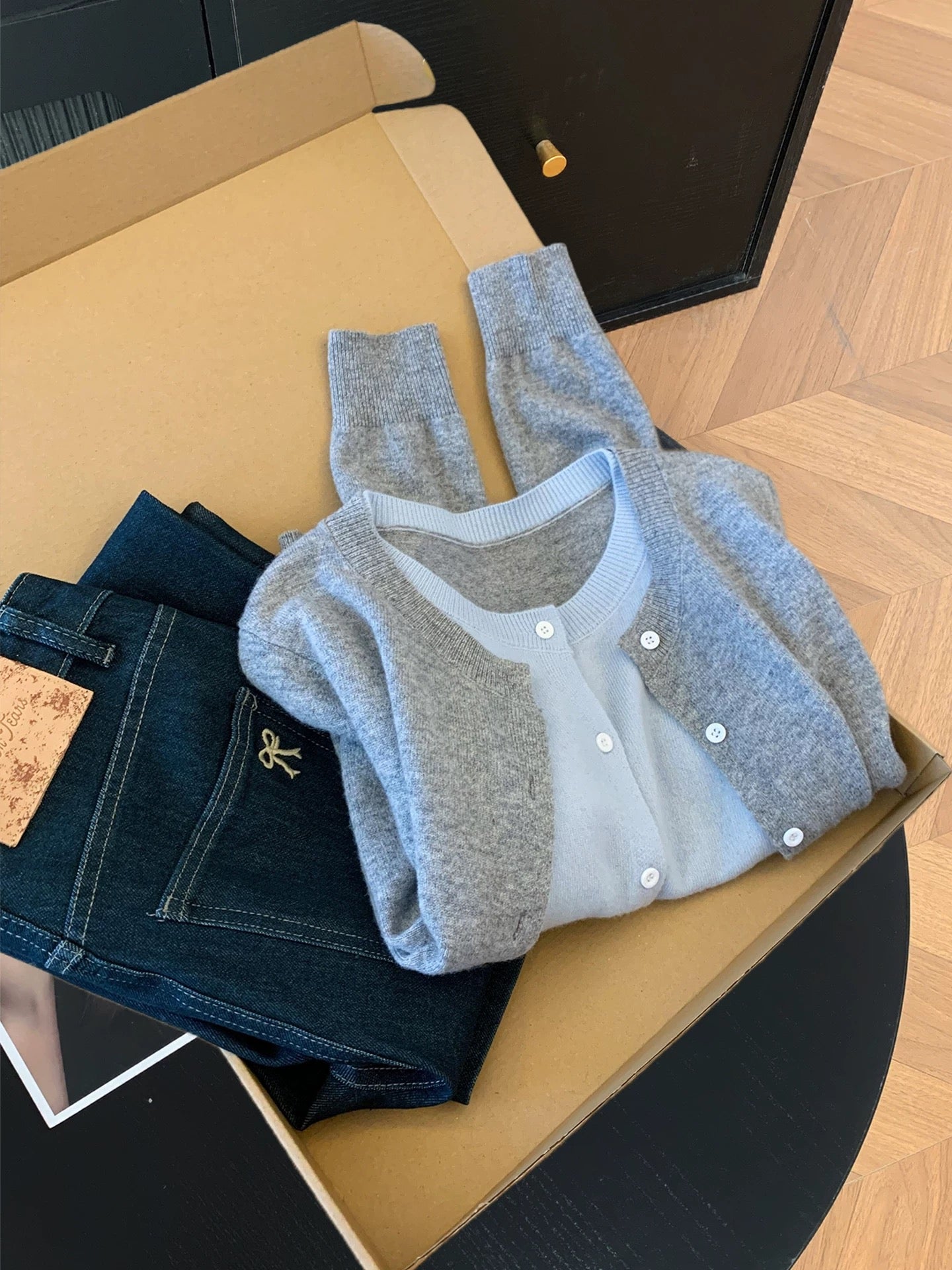 Korean design sense fake two-piece contrast color knitted sweater women's autumn and winter fashion all-match casual cardigan jacket top