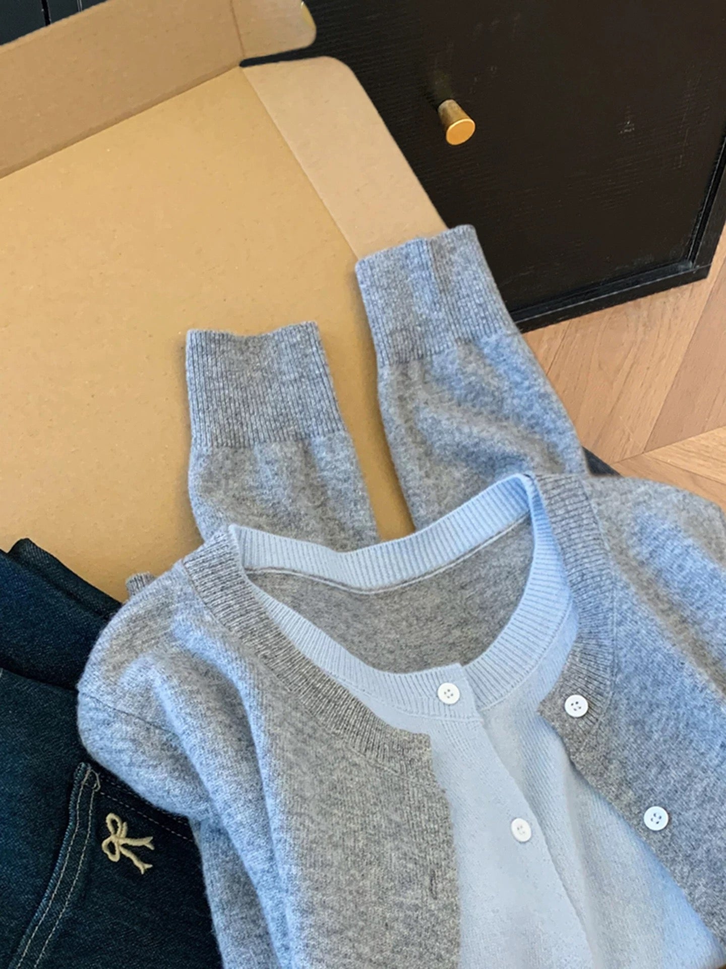 Korean design sense fake two-piece contrast color knitted sweater women's autumn and winter fashion all-match casual cardigan jacket top