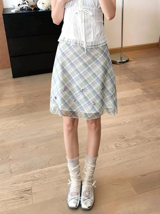 Plus-size retro green plaid midi skirt for women, spring/summer high-waisted A-line skirt, casual, stylish, and versatile short skirt.
