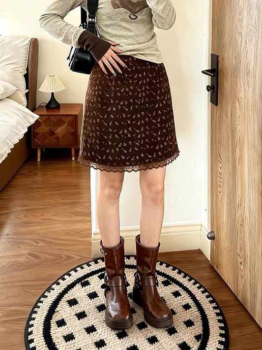 Plus-size women's brown floral high-waisted A-line skirt, perfect for autumn, flattering and slimming, bodycon short skirt.