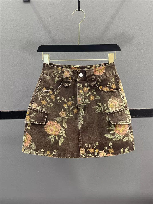 Retro brown printed denim midi skirt for women, new summer 2026, elegant high-waisted, slimming A-line bodycon mini skirt.