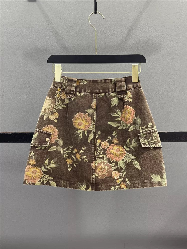 Retro brown printed denim midi skirt for women, new summer 2026, elegant high-waisted, slimming A-line bodycon mini skirt.