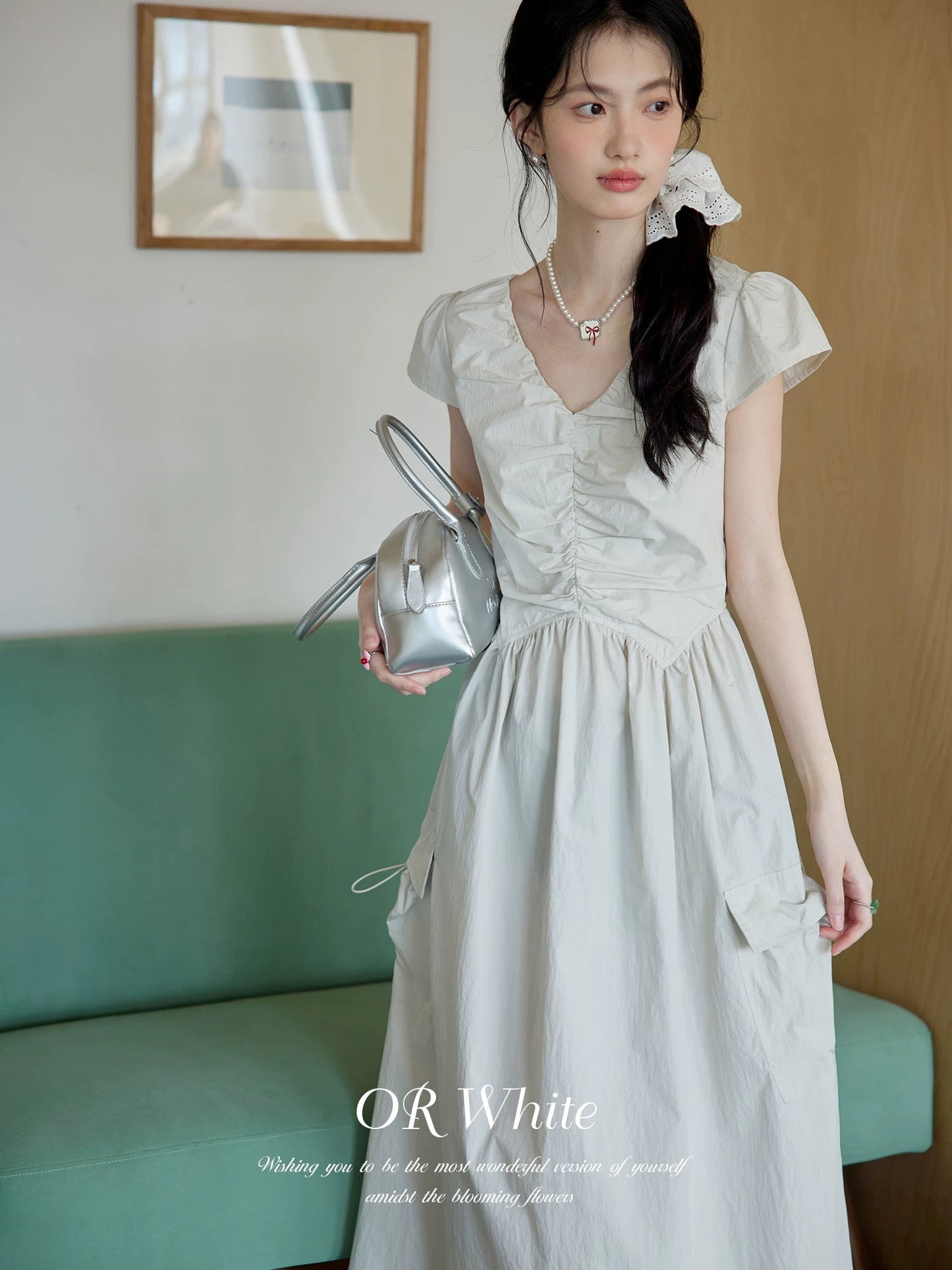 ORWhite2025 summer French retro pleated V-neck dress for women with textured workwear style Hepburn style slim