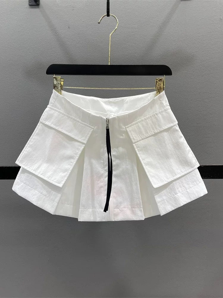 American-style cargo skirt with large pockets, new summer 2026 design, zippered casual A-line pleated mini skirt for women.