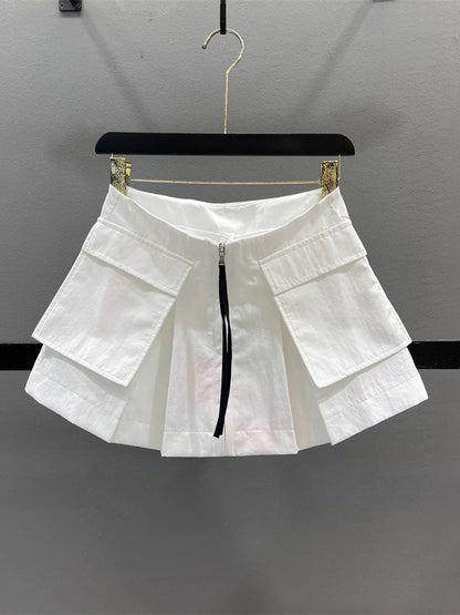 American-style cargo skirt with large pockets, new summer 2026 design, zippered casual A-line pleated mini skirt for women.