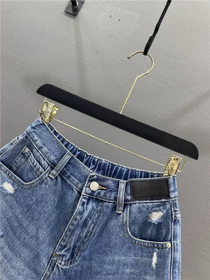 Women's ripped denim shorts with a semi-elastic waist, new summer style for 2026, fashionable, loose fit, slimming, straight leg, wide leg, hot pants.