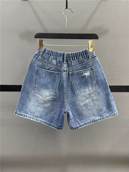 Women's ripped denim shorts with a semi-elastic waist, new summer style for 2026, fashionable, loose fit, slimming, straight leg, wide leg, hot pants.