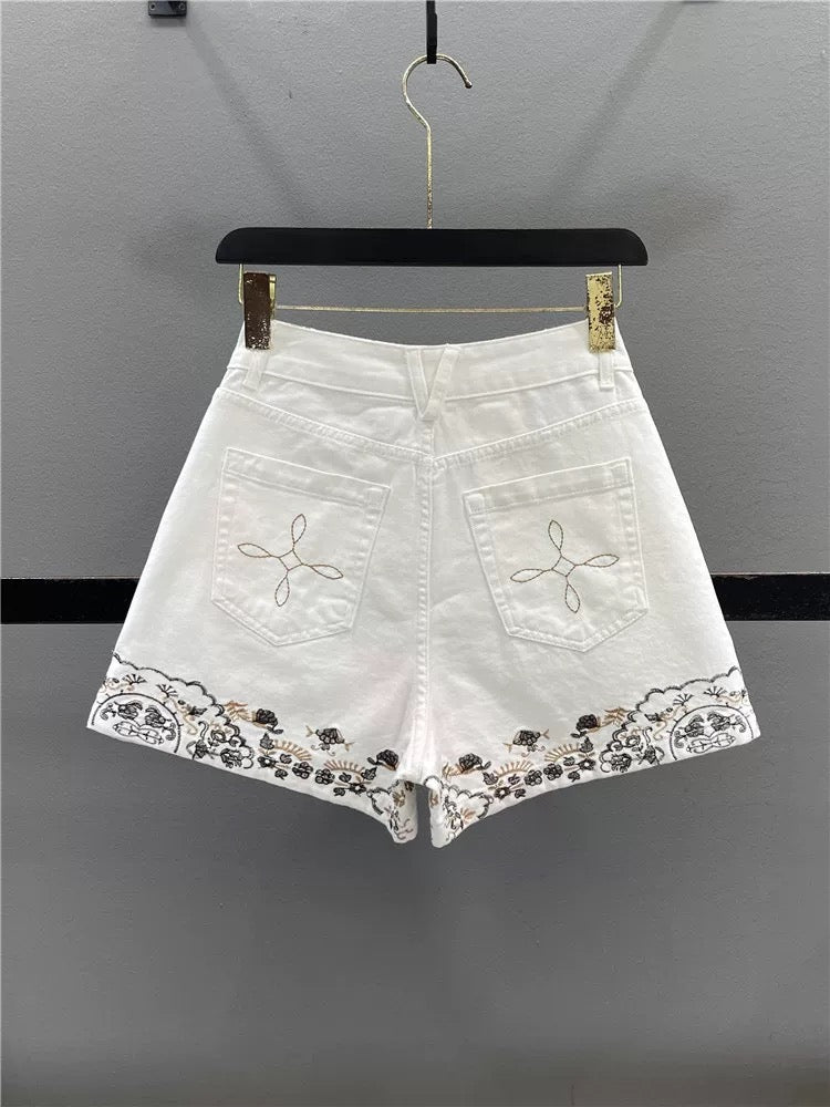 Chinese-style embroidered white denim shorts for women, new summer 2026 style, high-waisted, loose-fitting, slimming A-line wide-leg hot pants.