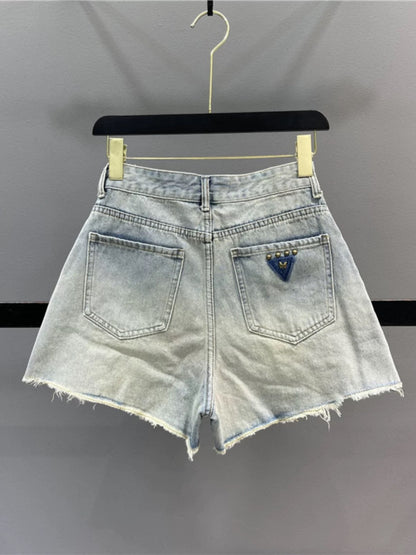 Retro studded lace patchwork denim shorts for women, 2026 summer, high-waisted, slimming A-line, slit wide-leg hot pants.