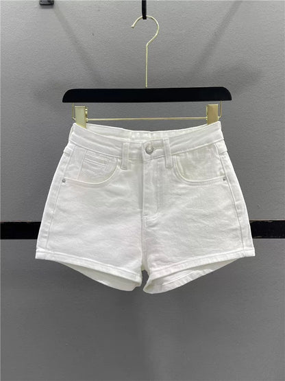 American retro pink denim shorts for women, 2026 summer, stretchy, hip-hugging, slimming A-line wide-leg pants, hot girl style.