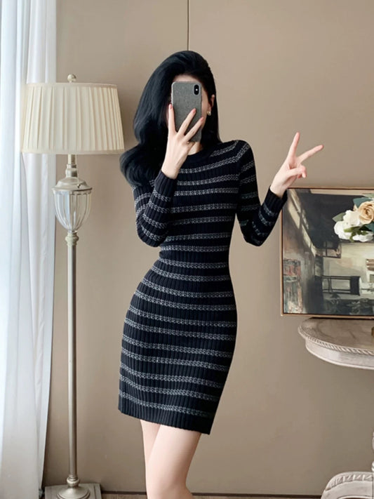 2024 Xiaoxiangfeng long-sleeved striped knitted dress, slim-fitting hip skirt, round neck sweater bottoming skirt