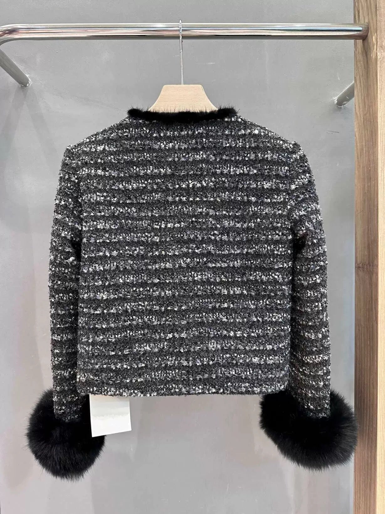 Niche French retro round neck rabbit fur edge asymmetric design small fragrant fox fur black short coat