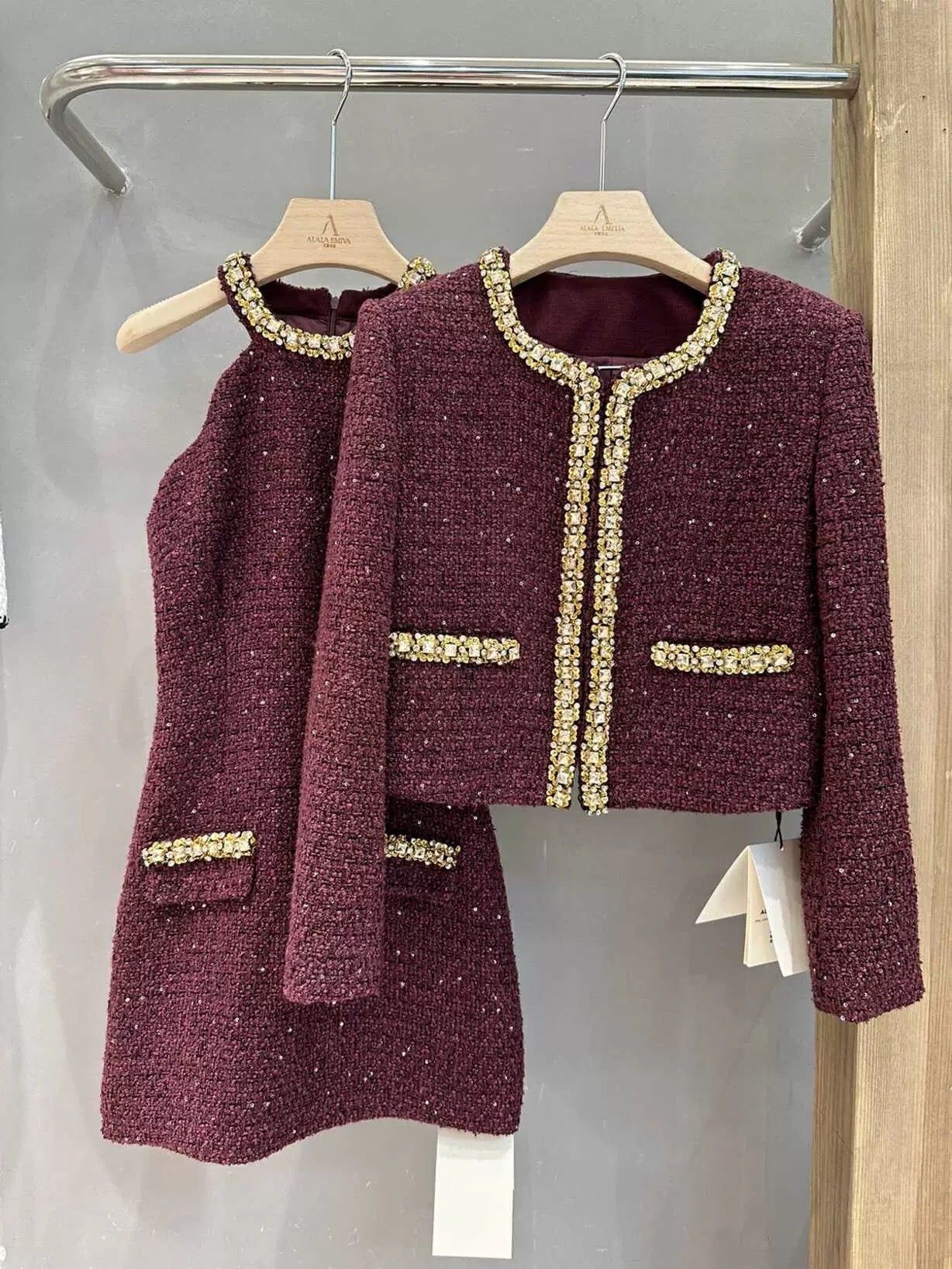Korean drama heroine's atmosphere autumn and winter women's maroon red gold trim coat halterneck dress suit