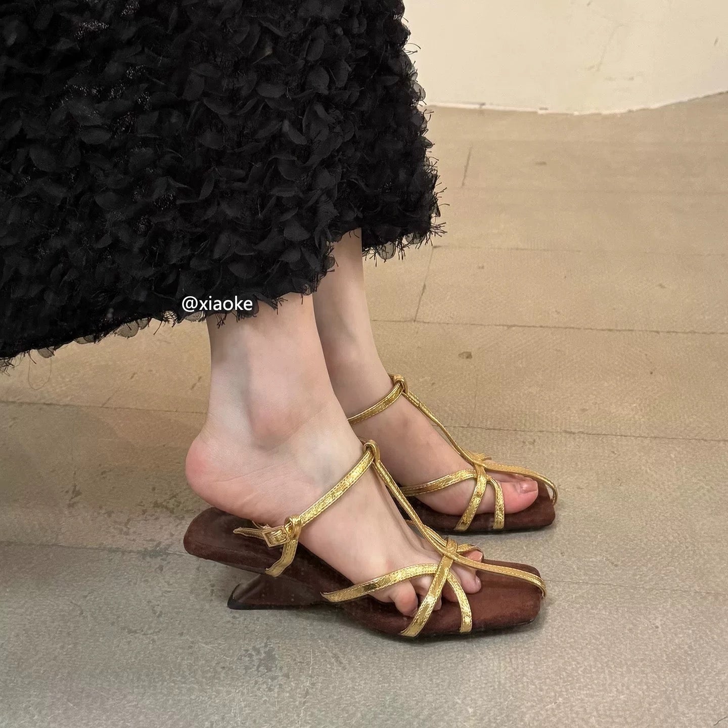 French-style square-toe open-toe niche wedge sandals with a single strap, women's 2025 summer new style, fairy-like and perfect for pairing with skirts, Roman sandals.