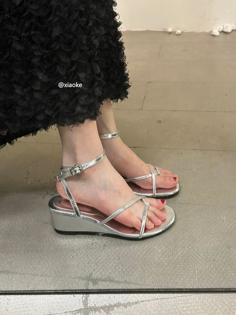 Fairy-like crisscross strap thong sandals for women, perfect for summer, comfortable, and gorgeous Roman sandals with a small wedge heel.