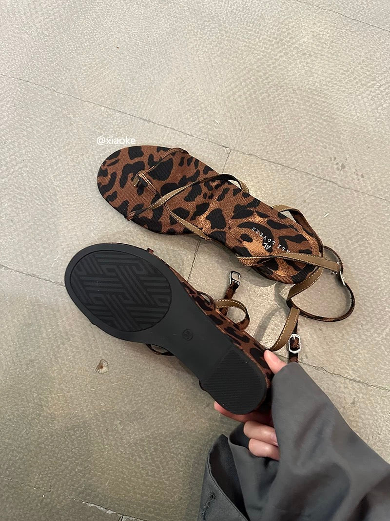 Fairy-like crisscross strap thong sandals for women, perfect for summer, comfortable, and gorgeous Roman sandals with a small wedge heel.