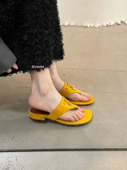 Unique and stylish 2025 summer French-style low-heeled chunky-heeled flip-flops for women, perfect for vacations and beaches.