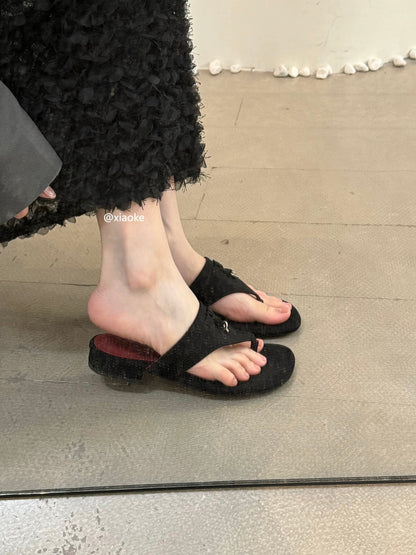 Unique and stylish 2025 summer French-style low-heeled chunky-heeled flip-flops for women, perfect for vacations and beaches.