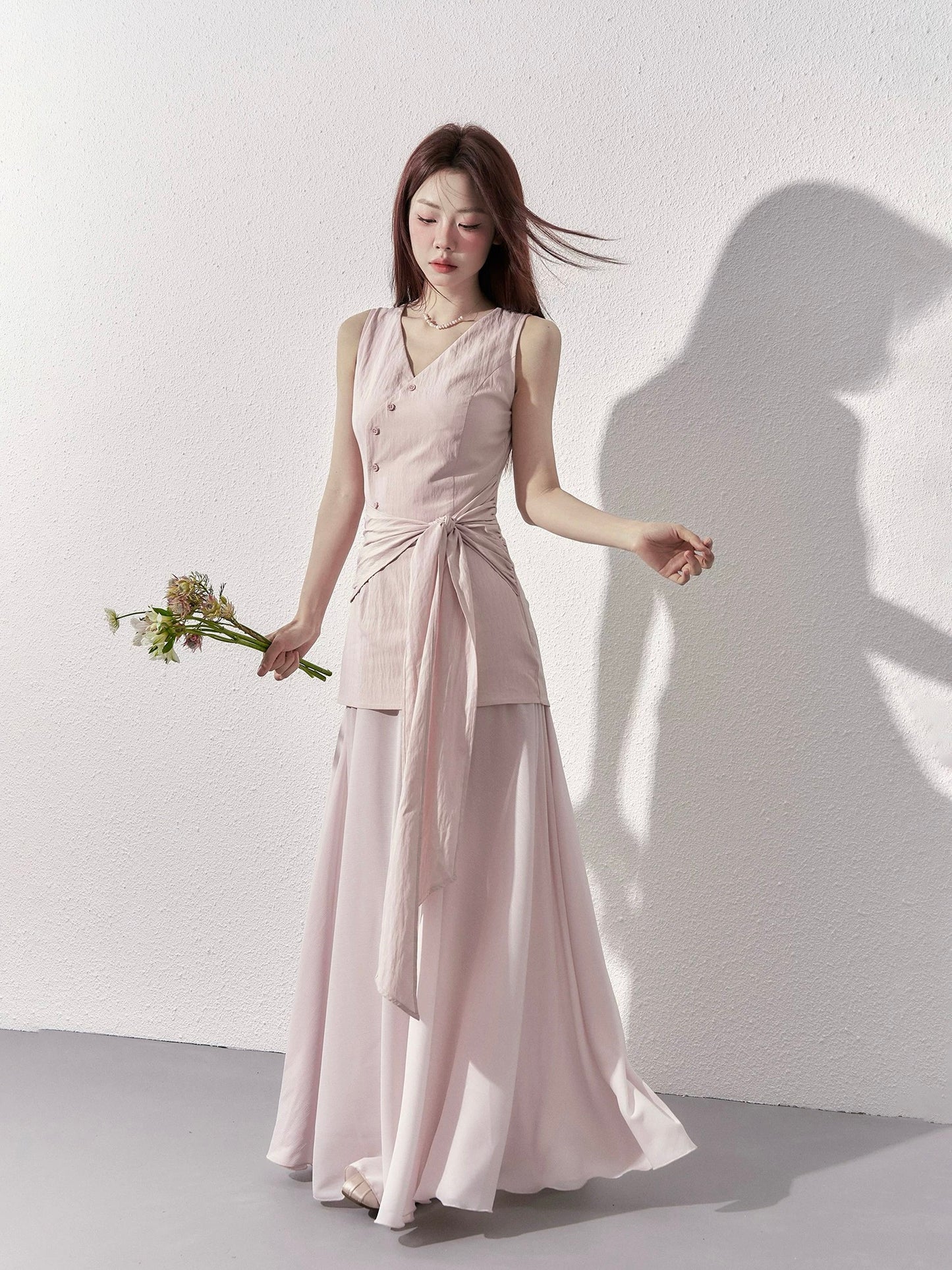 A Little Wild Berry Sleeveless V-neck Dress Women 2025 Summer High-end Waist Slimming Temperament Long Dress