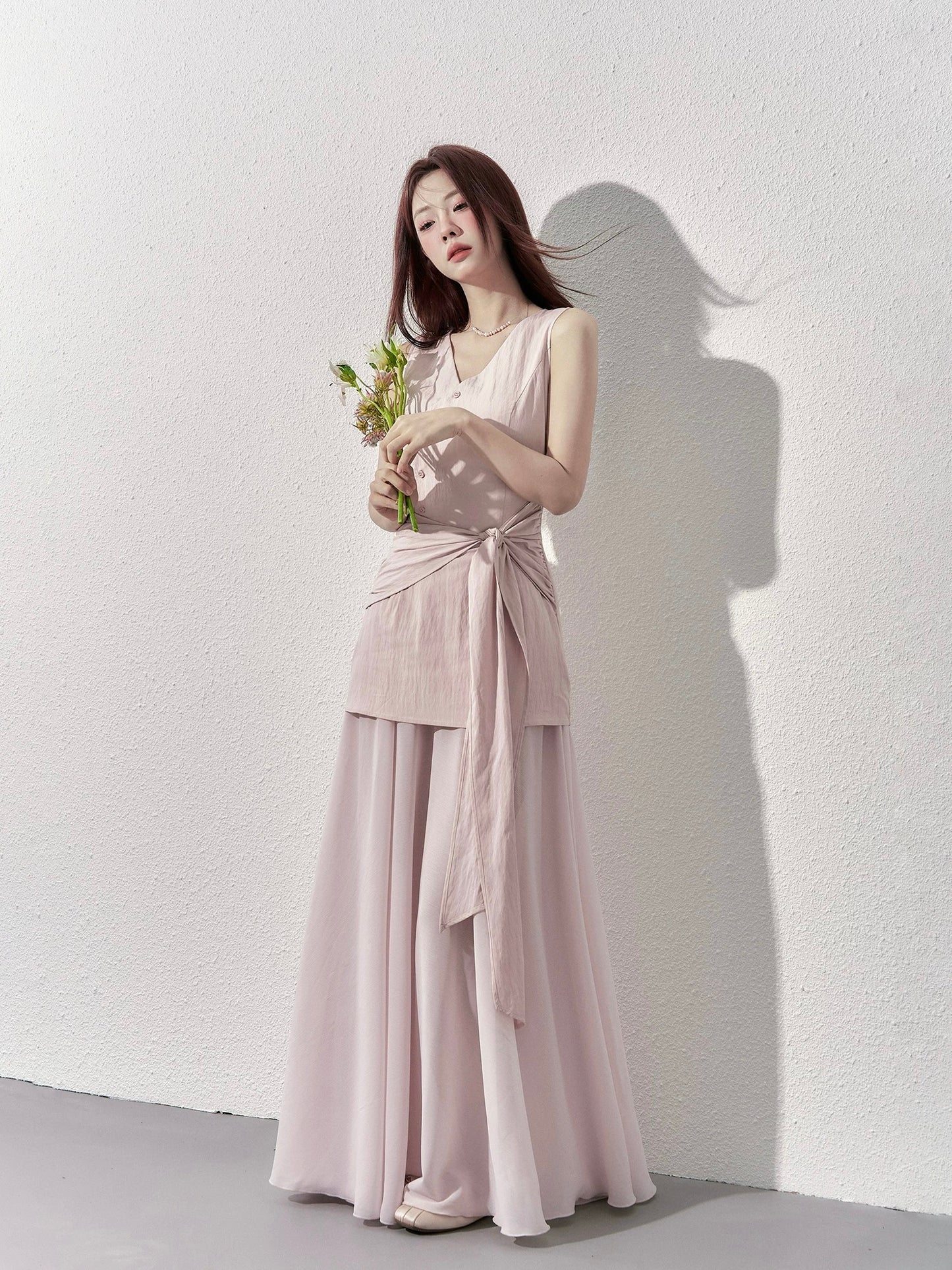 A Little Wild Berry Sleeveless V-neck Dress Women 2025 Summer High-end Waist Slimming Temperament Long Dress